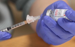 EU quyết liệt 'giành' vắc xin Covid-19, có thể chặn xuất khẩu