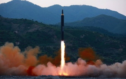 Hwasong-12 - tên lửa đạn đạo tầm trung Triều Tiên có gì đặc biệt?