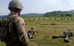 Binh sĩ Ukraine sang Anh được huấn luyện những gì?