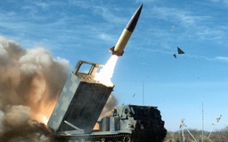 Vì sao Mỹ không cung cấp tên lửa tầm bắn 300 km cho Ukraine?