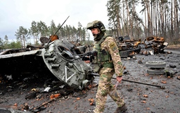 Vệ binh quốc gia Ukraine nói hỏa lực tăng gấp đôi nhờ vũ khí của 'hàng xóm ngốc nghếch' Nga