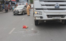 Băng qua đường, một phụ nữ bị xe bồn tông chết