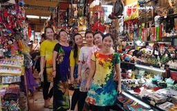 6.000 tiểu thương chợ Bến Thành mặc áo dài bán hàng