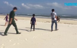 Trẻ em thả rùa biển trong Sách Đỏ về với đại dương