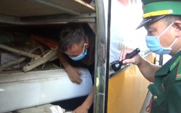 3 người chui trong hầm xe khách từ Lào về Việt Nam để trốn cách ly Covid-19