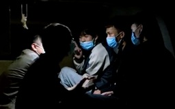 5 người nước ngoài đi trên 2 xe taxi nhập cảnh trái phép vào Bình Phước trong đêm