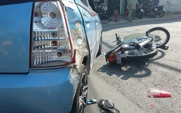 Xe máy tông móp ô tô trên quốc lộ 1, 1 người bị thương nặng