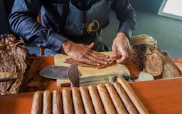 Độc đáo xì gà Cuba 200 năm vấn bằng tay