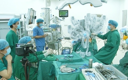 Cận cảnh robot phẫu thuật cứu bệnh nhân ung thư tại Bệnh viện Chợ Rẫy