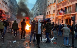 Biểu tình, tấn công cảnh sát giữa Paris sau vụ xả súng giết 3 người Kurd
