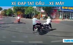 Xe đạp tạt đầu khiến xe máy ngã lăn rồi thản nhiên bỏ chạy