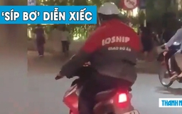 Nhân viên giao hàng chạy xe máy như ‘diễn xiếc’ trên phố