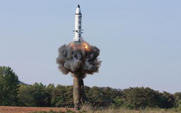 Chủ tịch Kim Jong-un giám sát thử vũ khí chiến thuật mới