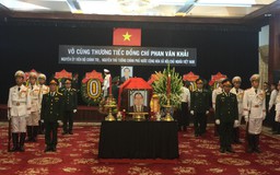 Linh cữu cố Thủ tướng Phan Văn Khải được quàn tại Hội trường Thống Nhất, chuẩn bị cho quốc tang