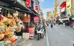Khám phá phố ẩm thực Nguyễn Thượng Hiền: Có món gì ngon, xe cộ đi lại sao?