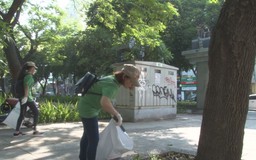 Hàng ngàn tình nguyện viên dọn vệ sinh trong ngày trái đất
