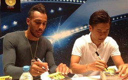 Theo dõi màn so tài đá PES 2017 giữa Shinji Kagawa và Aubameyang