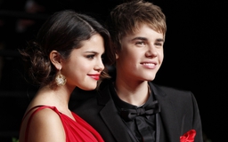 Selena Gomez bị soi cảm xúc khi người yêu 7 năm cầu hôn siêu mẫu Hailey Baldwin