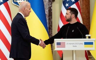 Tổng thống Biden cam kết gì trong chuyến thăm bất ngờ đến Ukraine?