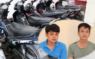 Hai thanh niên tuổi teen ‘đá nóng’ 9 xe máy ở miền Tây