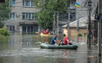 Mìn trôi dạt trong trận lụt sau vỡ đập Kakhovka gây hiểm họa mới ở Ukraine