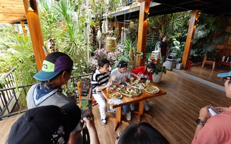 KOL, KOC livestream hàng chục tiếng ngoài trời quảng bá du lịch Việt