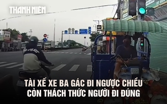 Tài xế xe ba gác đi ngược chiều còn thách thức xe đi đúng