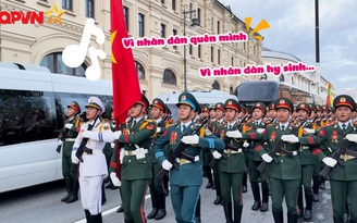Bộ đội Việt Nam hát vang 'Vì nhân dân quên mình' ở Quảng trường Đỏ