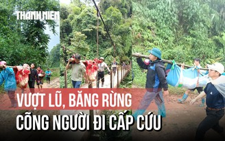 Gần 1 ngày trời cõng người dân đi cấp cứu: Bùn đất dưới chân, nguy cơ sạt lở trên đầu