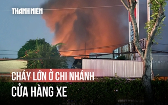 Cháy dữ dội chi nhánh cửa hàng xe ở TP.HCM trong tối đầu năm 2026
