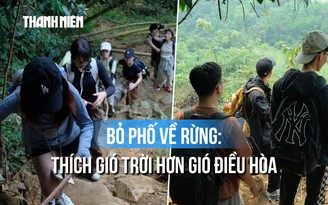 Trekking núi rừng, từ già đến trẻ rủ nhau đi ‘trốn khói bụi’