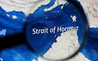 Iran có thể gỡ phong tỏa một phần eo biển Hormuz?