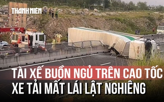 Tài xế buồn ngủ trên cao tốc, xe tải mất lái lật nghiêng
