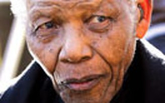 Dân Nam Phi cầu an cho ông Nelson Mandela