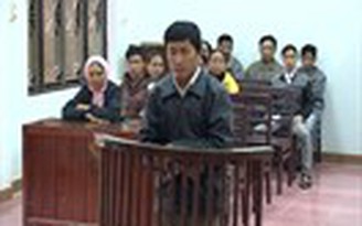 Gia đình bị hại xin giảm án 'làm chết người' cho bị cáo Gia đình bị hại xin giảm án 'làm chết người' cho bị cáo