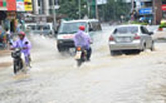 Đường phố Hạ Long thành sông sau các cơn mưa Đường phố Hạ Long thành sông sau các cơn mưa