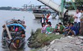Vụ chìm ghe trên sông Sài Gòn: Vẫn chưa tìm được thi thể cháu bé