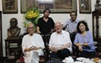 GS Vũ Khiêu bước sang tuổi 100: “Trời còn cho sống, tôi còn viết!” GS Vũ Khiêu bước sang tuổi 100: “Trời còn cho sống, tôi còn viết!”