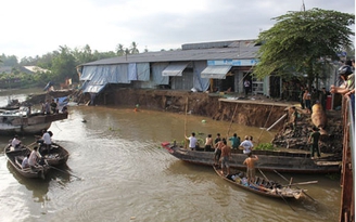 Cần Thơ: Chợ sụp xuống sông