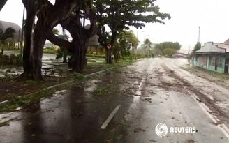 Cận cảnh bão dữ tàn phá Samoa