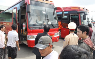 Nhồi 78 người trên xe 41 chỗ
