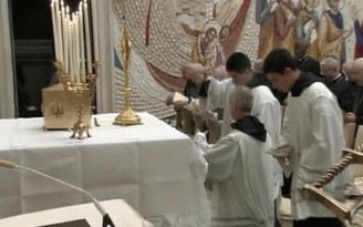 Giáo hoàng Benedict XVI bắt đầu lui về ở ẩn
