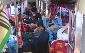 Bùng phát nạn xe dù nhồi nhét khách