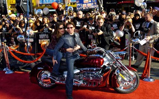 Tom Cruise cưỡi chiếc Triumph tự đóng cảnh mạo hiểm?