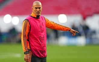 Zidane đứng trước án cấm chỉ đạo 6 tháng vì thiếu bằng