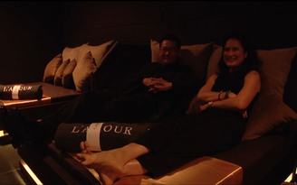 Độc đáo rạp chiếu phim giường nằm ở Sài Gòn: Liệu có cặp đôi 'manh động'?