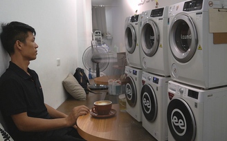 Quán cà phê giặt là lạ nhất Hà Nội: Vừa uống nước vừa ngắm… máy giặt