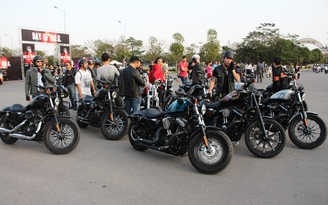 Dàn xe phân khối lớn đổ về Hà Nội dự ngày hội mô tô