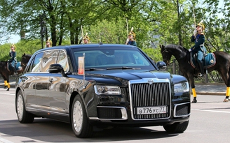 Xe Limousine do Nga sản xuất hộ tống ông Putin trong lễ nhậm chức