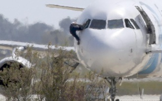 Không tặc cướp máy bay Ai Cập đã đầu hàng nhà chức trách đảo Cyprus